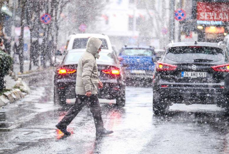 Kar tatili alarmı! 12 Ocak Pazartesi okullar tatil mi? İlk il açıklandı 10